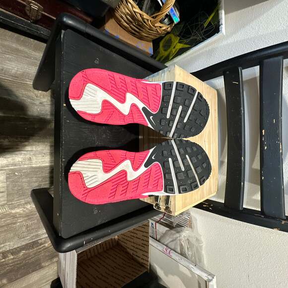 Nike - Picture 6 of 6